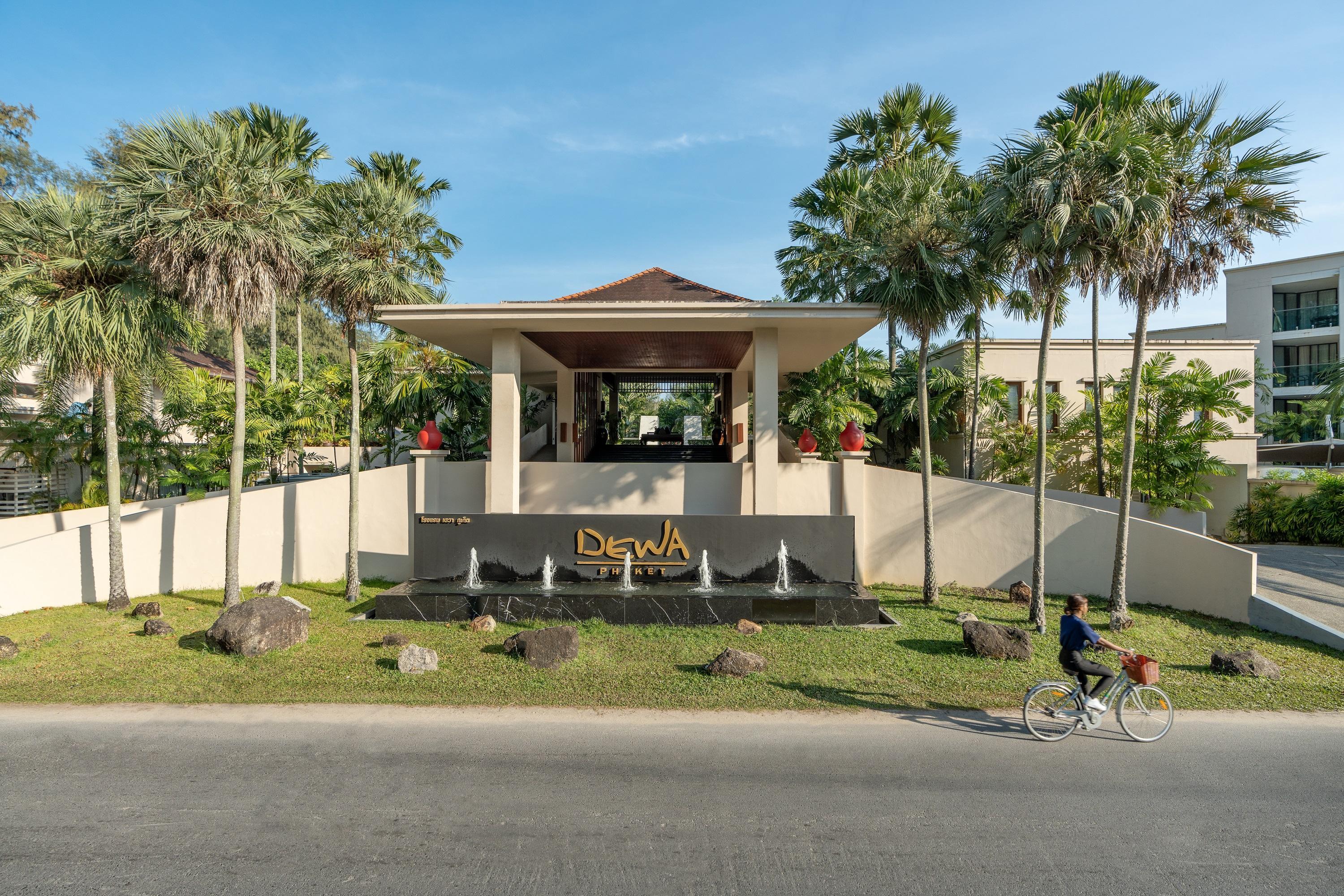 เดวา ภูเก็ต รีสอร์ท แอนด์ วิลล่า Nai Yang ภายนอก รูปภาพ The entrance of the resort